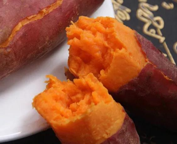 【展商風(fēng)采】吃起來軟軟糯糯，抿一口，都是甜甜的香味——何爸紅薯