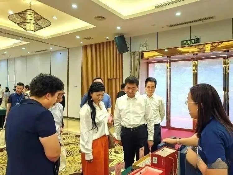 【協(xié)會動態(tài)】2023年“黃河口農(nóng)品”（深圳）推介會暨山東·東營現(xiàn)代農(nóng)業(yè)投資說明會在深圳成功舉辦，我會秘書長黃愛應邀出席并致辭